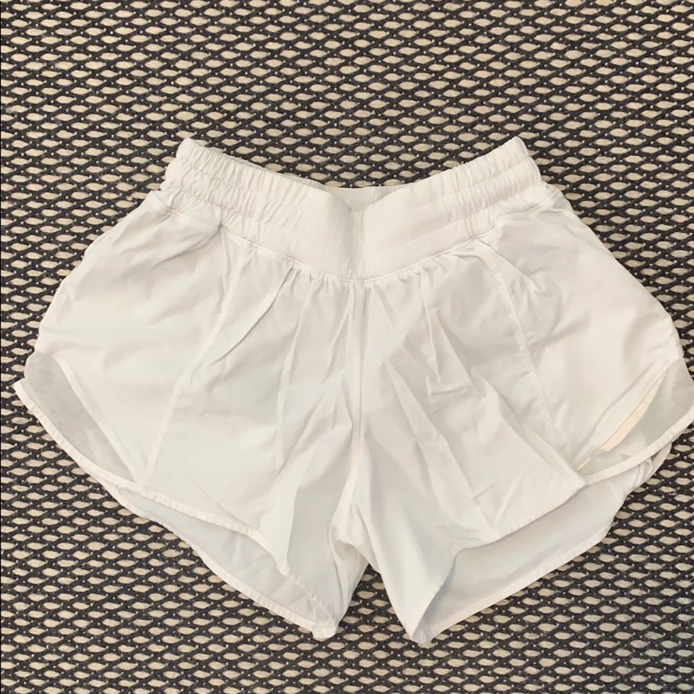 Lululemon Hotty Hot 4” shorts